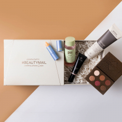 Chollo - -20&percnt; en Lookfantastic &num;beautymail curated by Helena Coelho Beauty Box